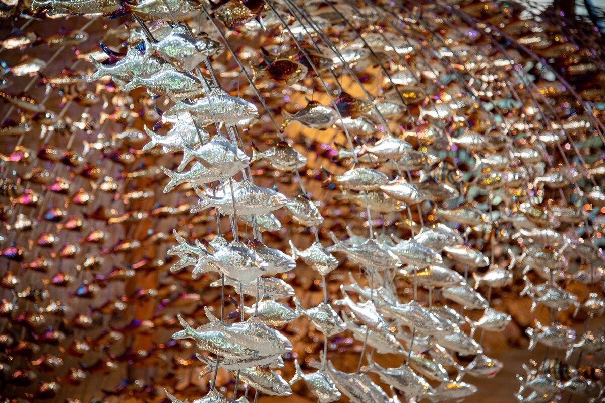 Walk Through a Wave of 3,000 Fish at Norwich Cathedral | Al Bawaba