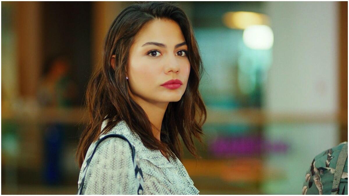 ديميت أوزدمير مُتّهمة بقيامها بعمليات تجميل.. وتردّ بصورة غريبة! | البوابة