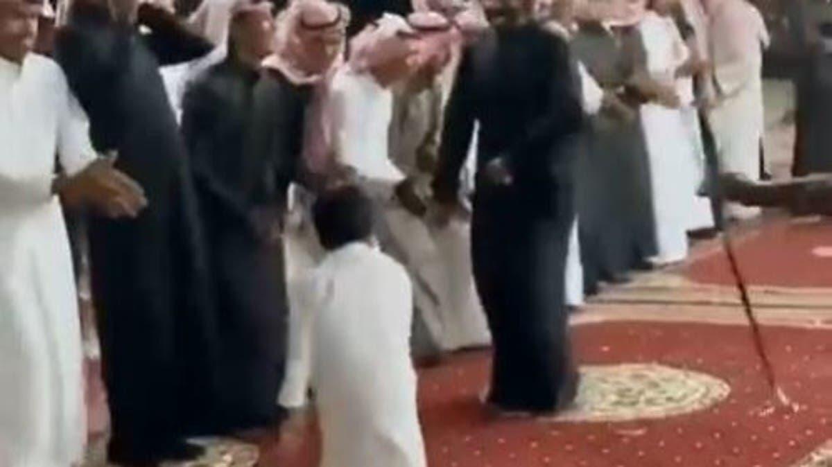 طفل سعودي يخطف الأنظار بفن “الرفيحي” | البوابة طفل سعودي يخطف الأنظار بفن “الرفيحي” | البوابة