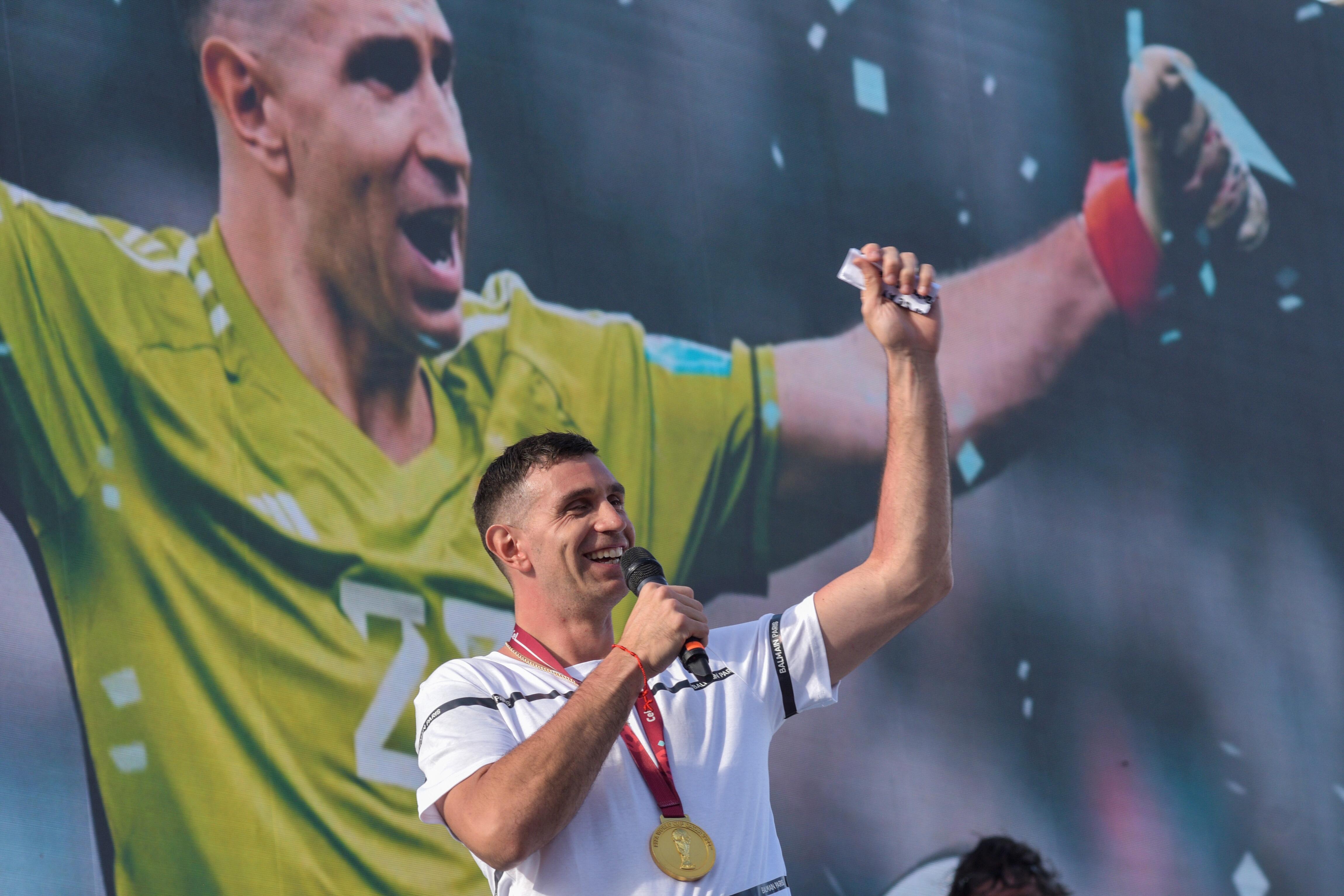 Argentina's Martinez buys K dog to protect World Cup medal | Al Bawaba 