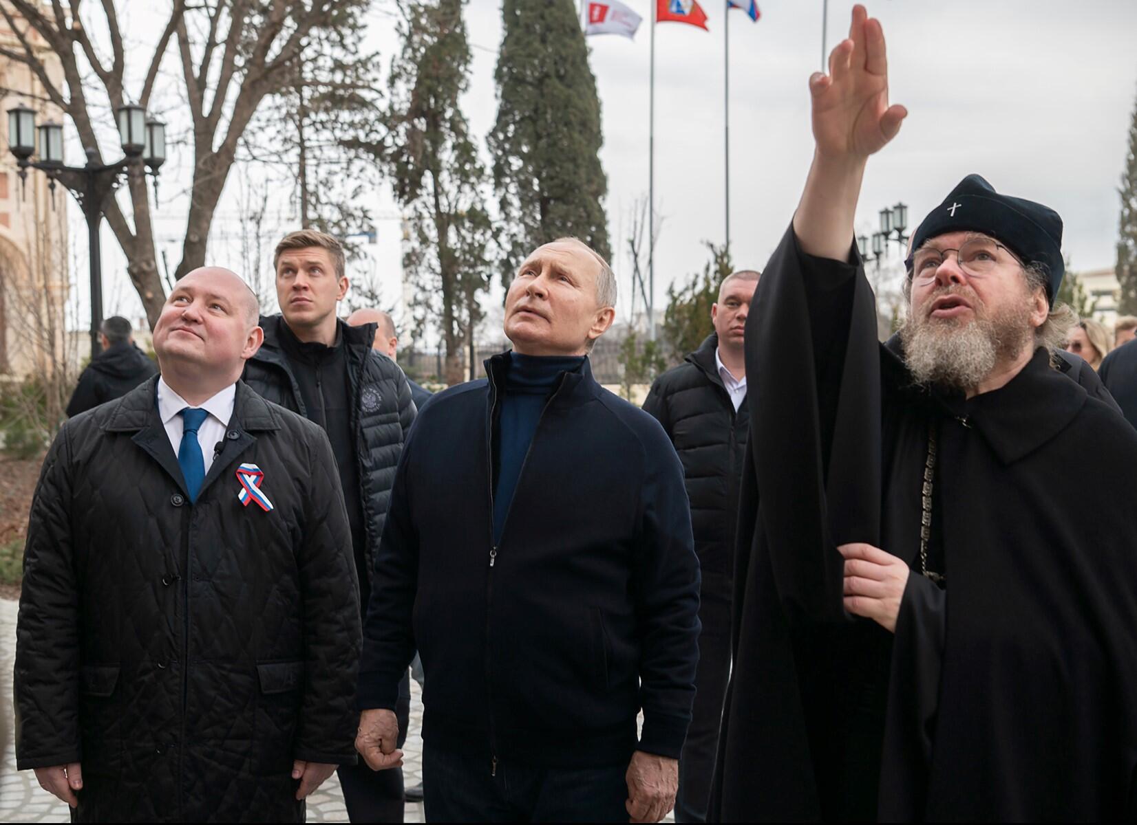 Putin visits Russian-occupied Mariupol