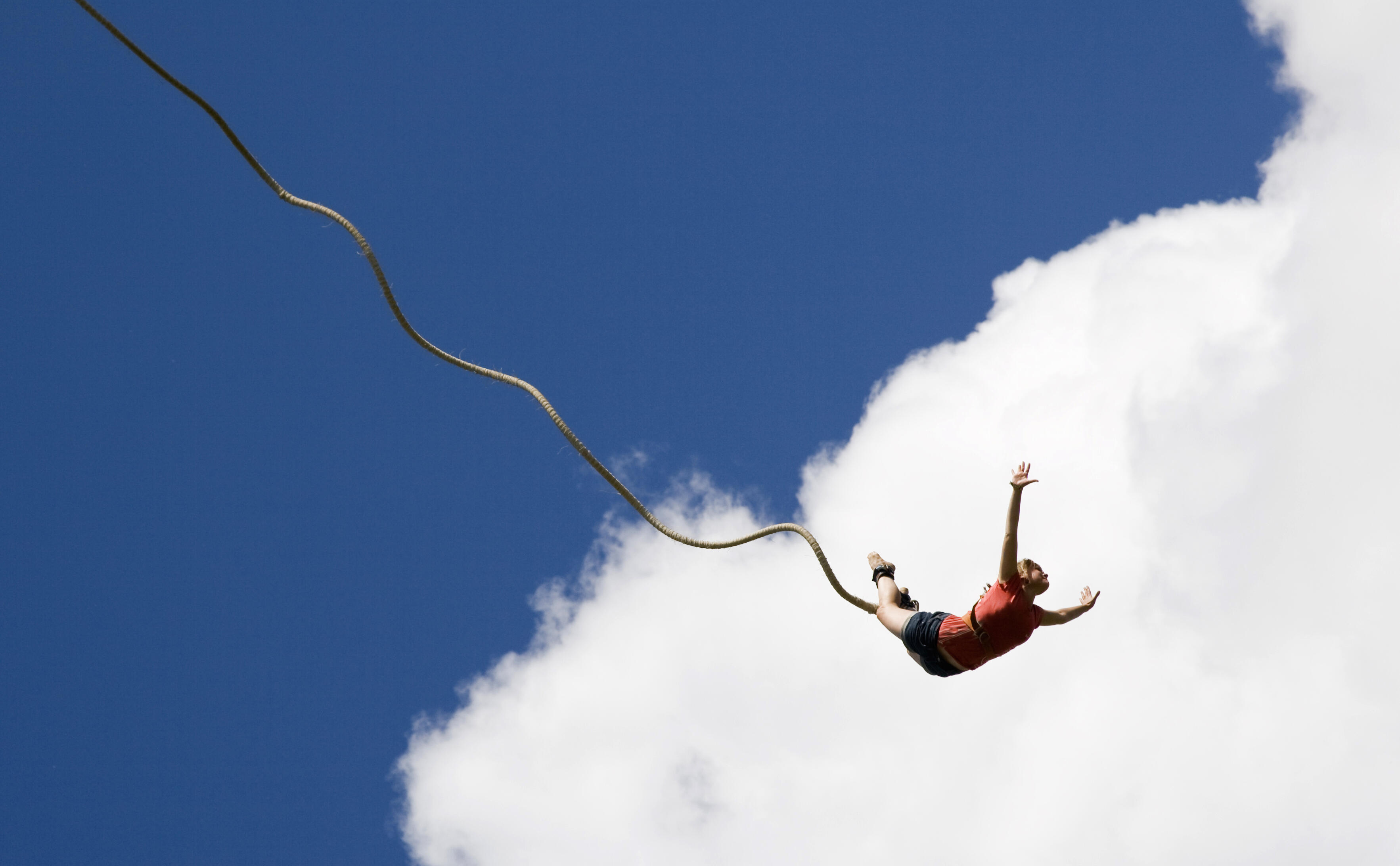 Rope snaps after Thailand tourist bungee jumps Al Bawaba