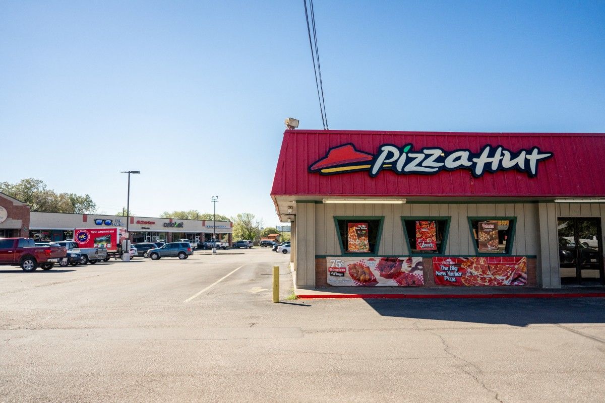 Pizza Hut under fire for laying off delivery drivers amid minimum wage increase Al Bawaba