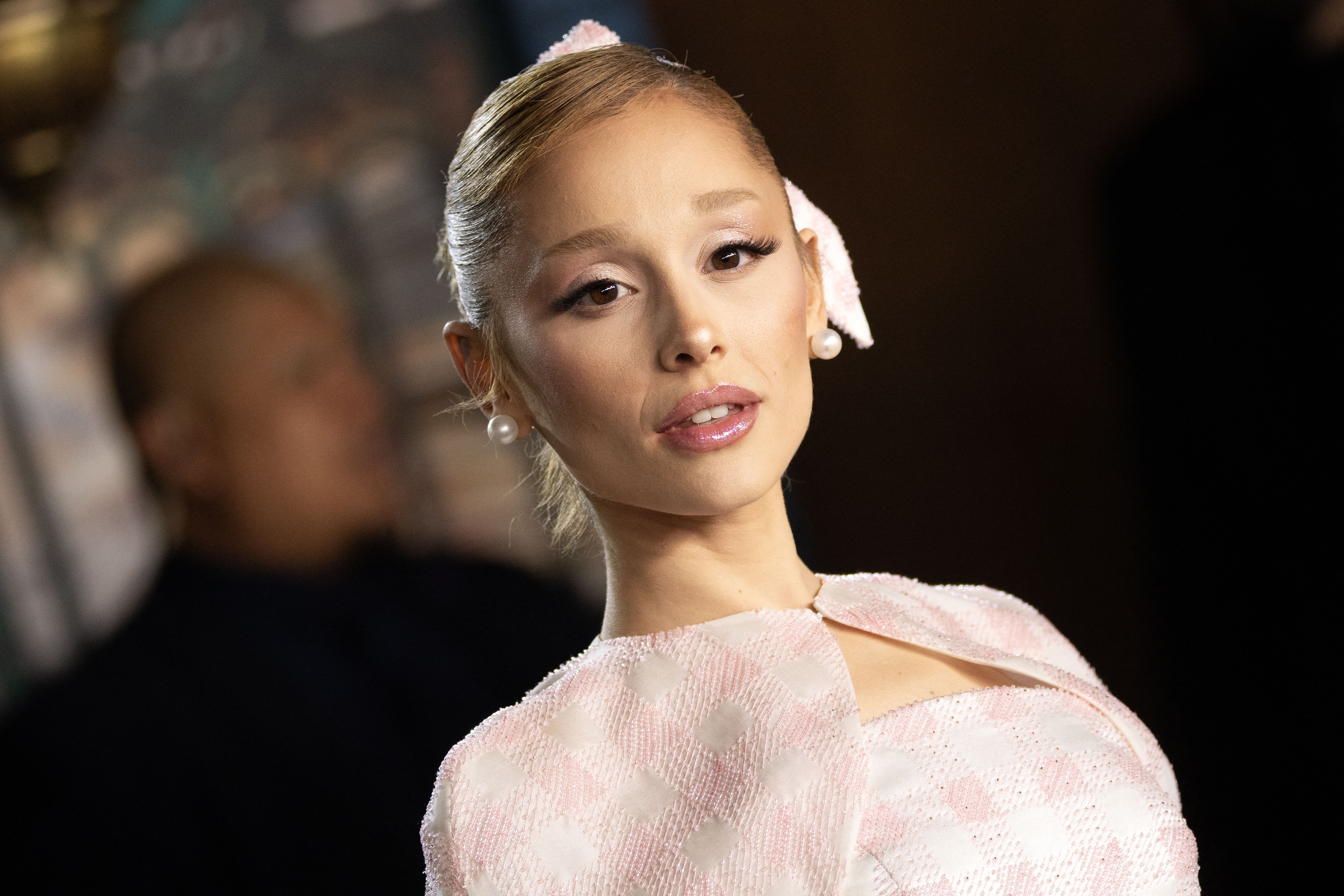 Ariana Grande sparks concern over dramatic weight loss at "Wicked