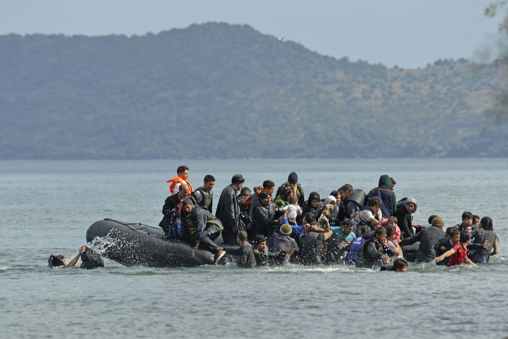 Migrant boat sinks killing 1 woman near the Malaysian-Thai border
