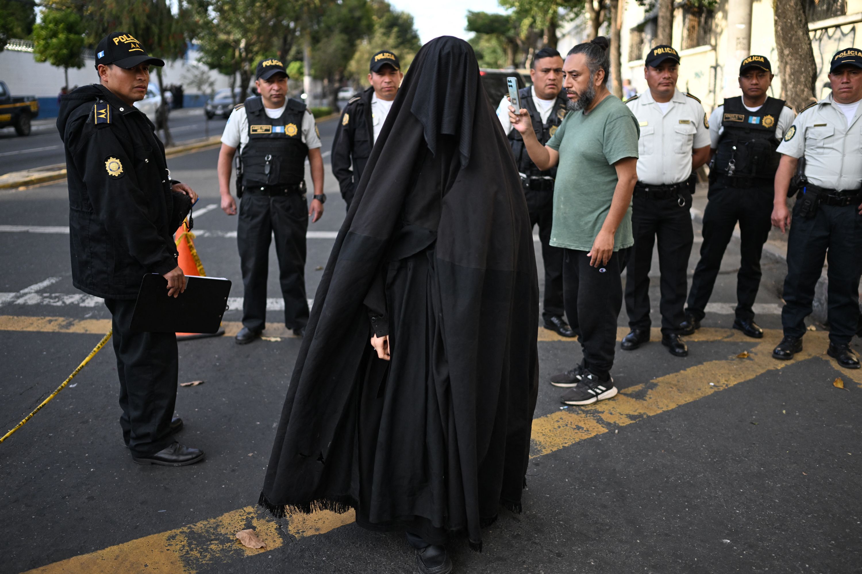 Colombia deports Jewish Lev Tahor members to U.S. after child-abuse probe