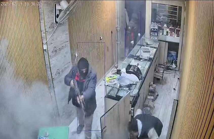 Horrific video: Gunmen kill gold shop workers in Syria's Aleppo