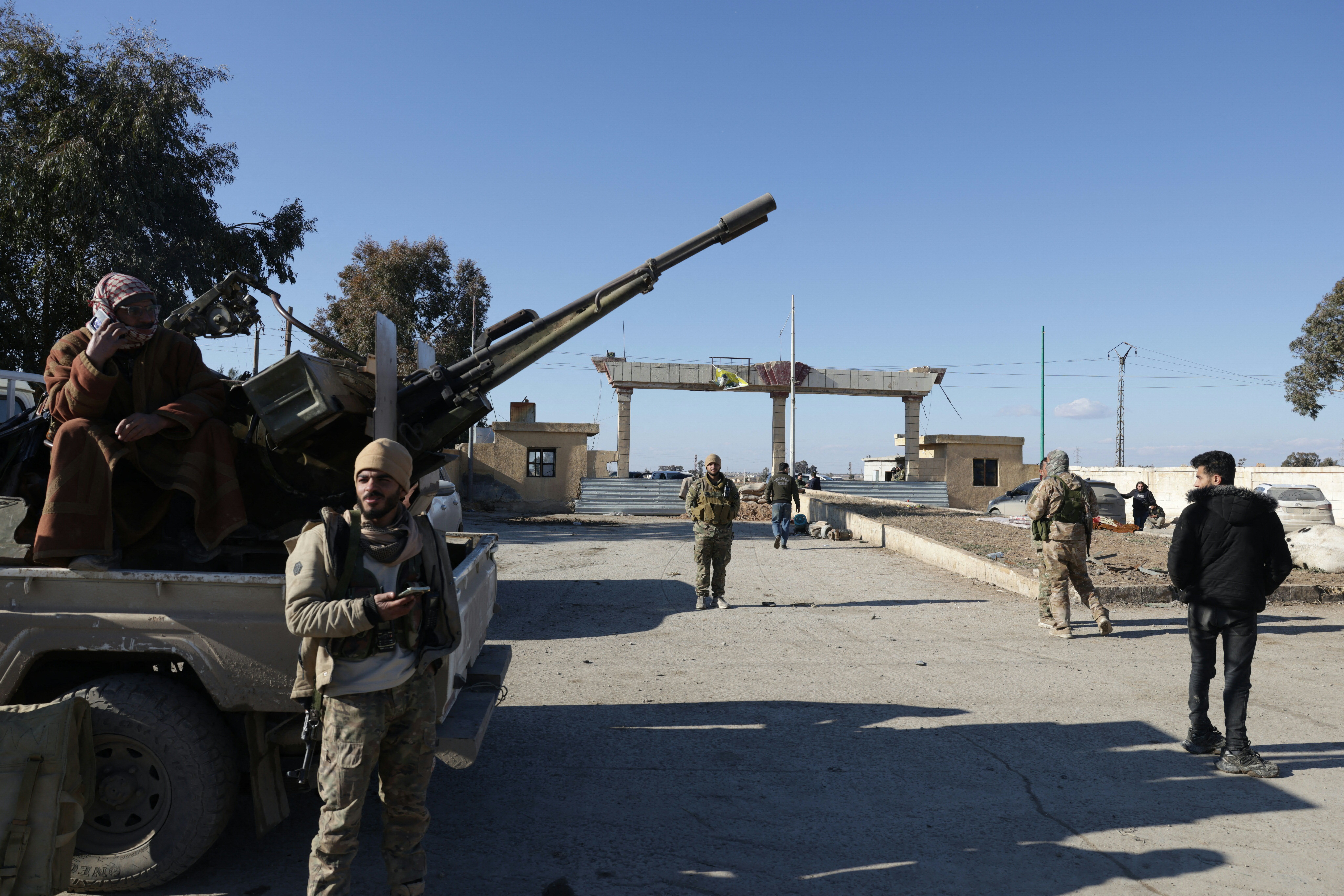 Syrian army imposes curfew in al-Shaddadi as SDF collapses