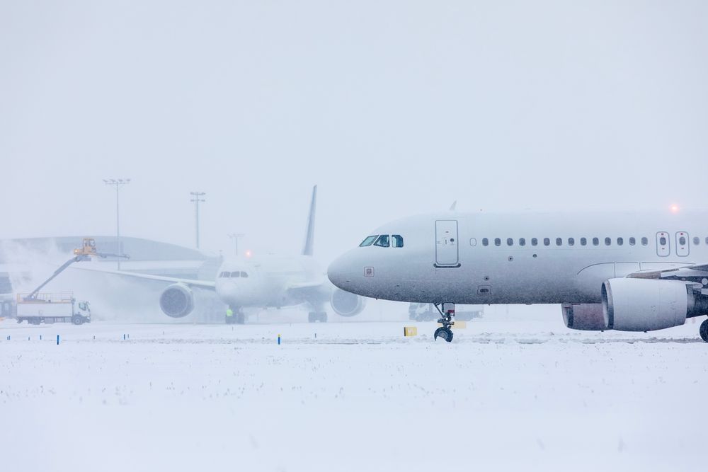 Major winter storm cancels over 10,000 US flights