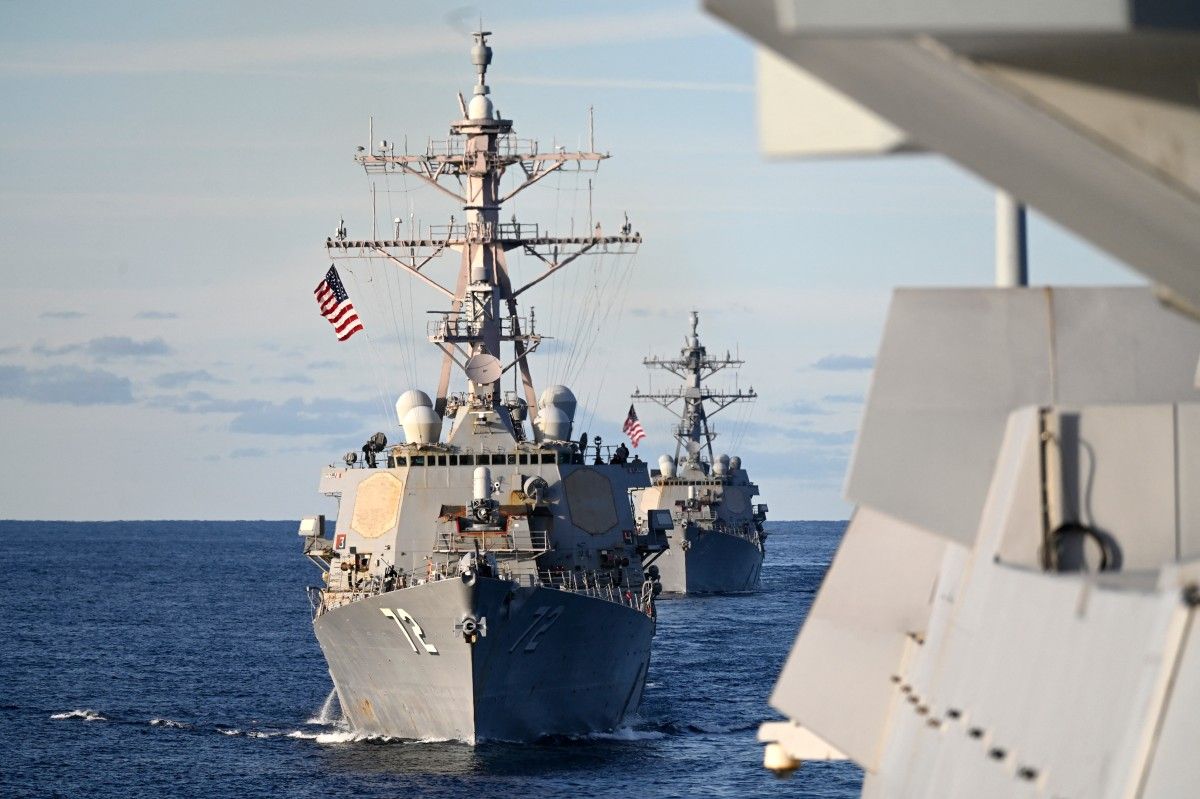 USS جيرالد ر. فورد يغادر جزيرة كريت متجهًا إلى إسرائيل USS جيرالد ر. فورد يغادر جزيرة كريت متجهًا إلى إسرائيل