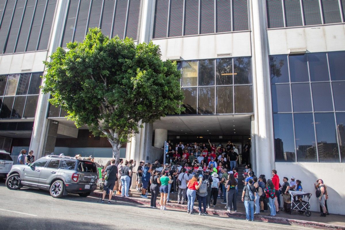 “اتجاه TikTok “حروب المدارس” يثير مخاوف من العنف بالسكاكين بين طلاب المملكة المتحدة”