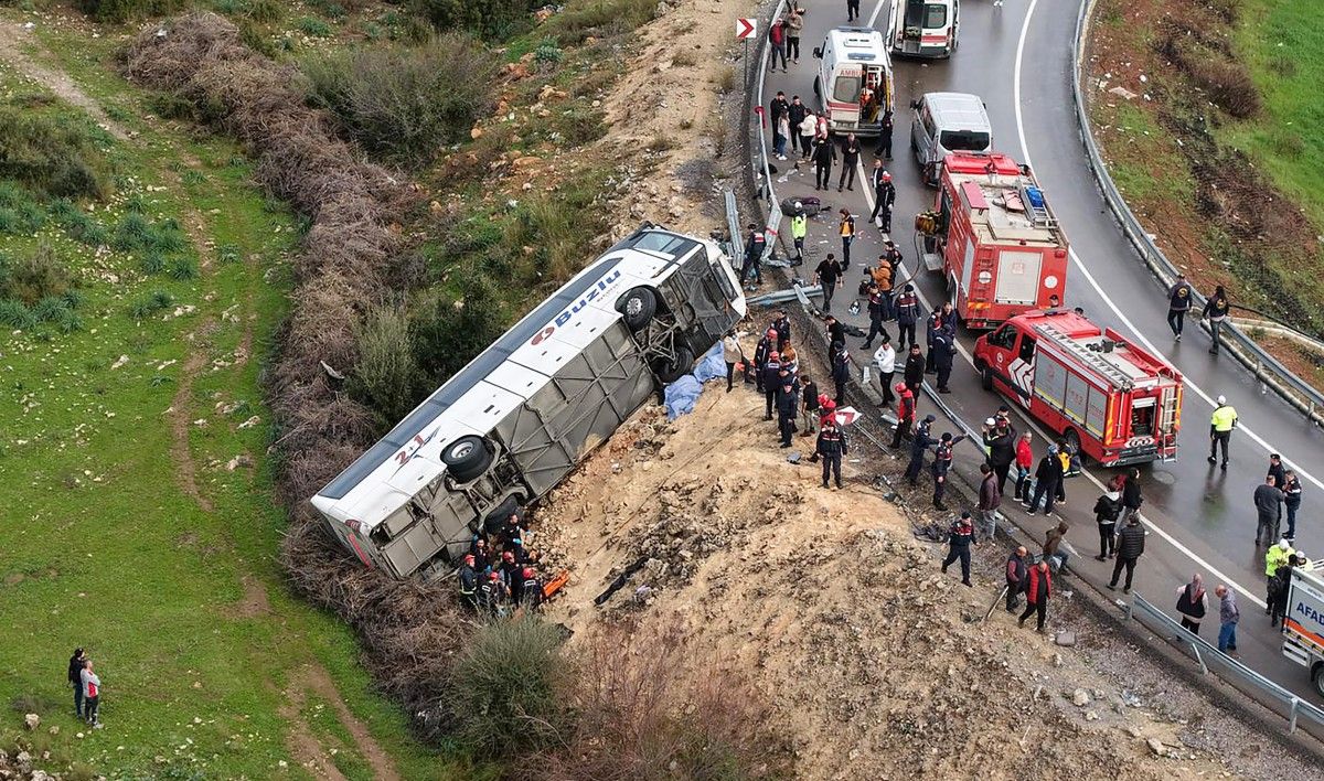Turkey bus crash kills 8, injures 26 in Antalya