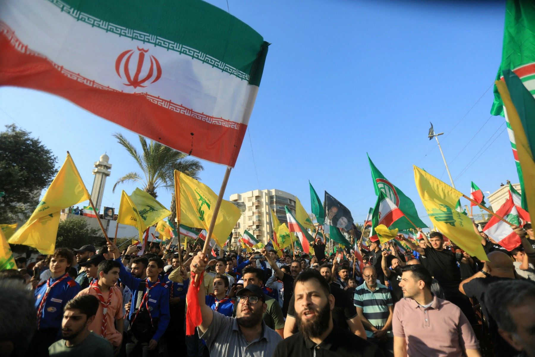 لبنان يأمر السفير الإيراني بمغادرة بيروت بحلول يوم الأحد