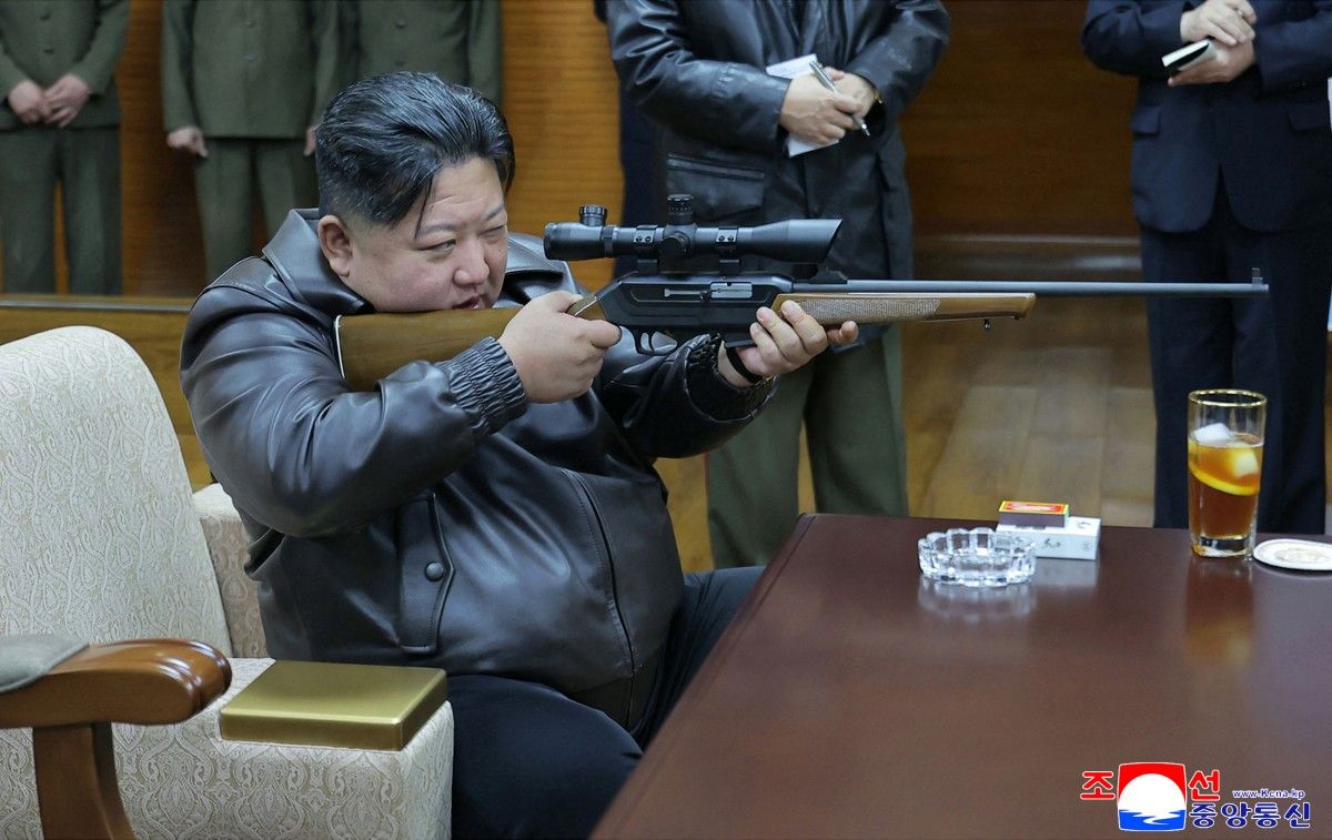 Kim Jong Un gets a rifle gift from Belarusian president