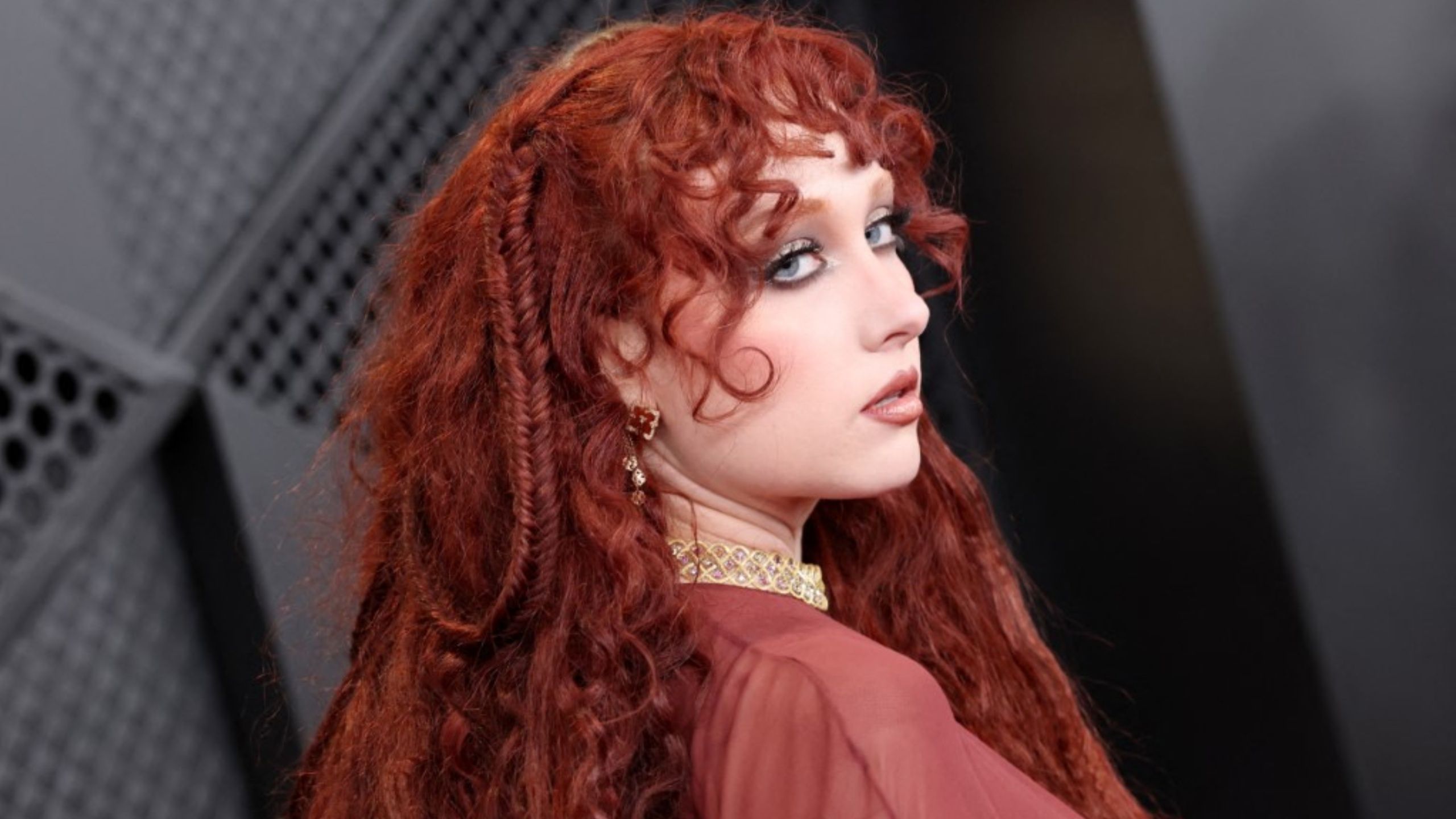 Chappell Roan says “I do not hate children” amid São Paulo hotel security incident