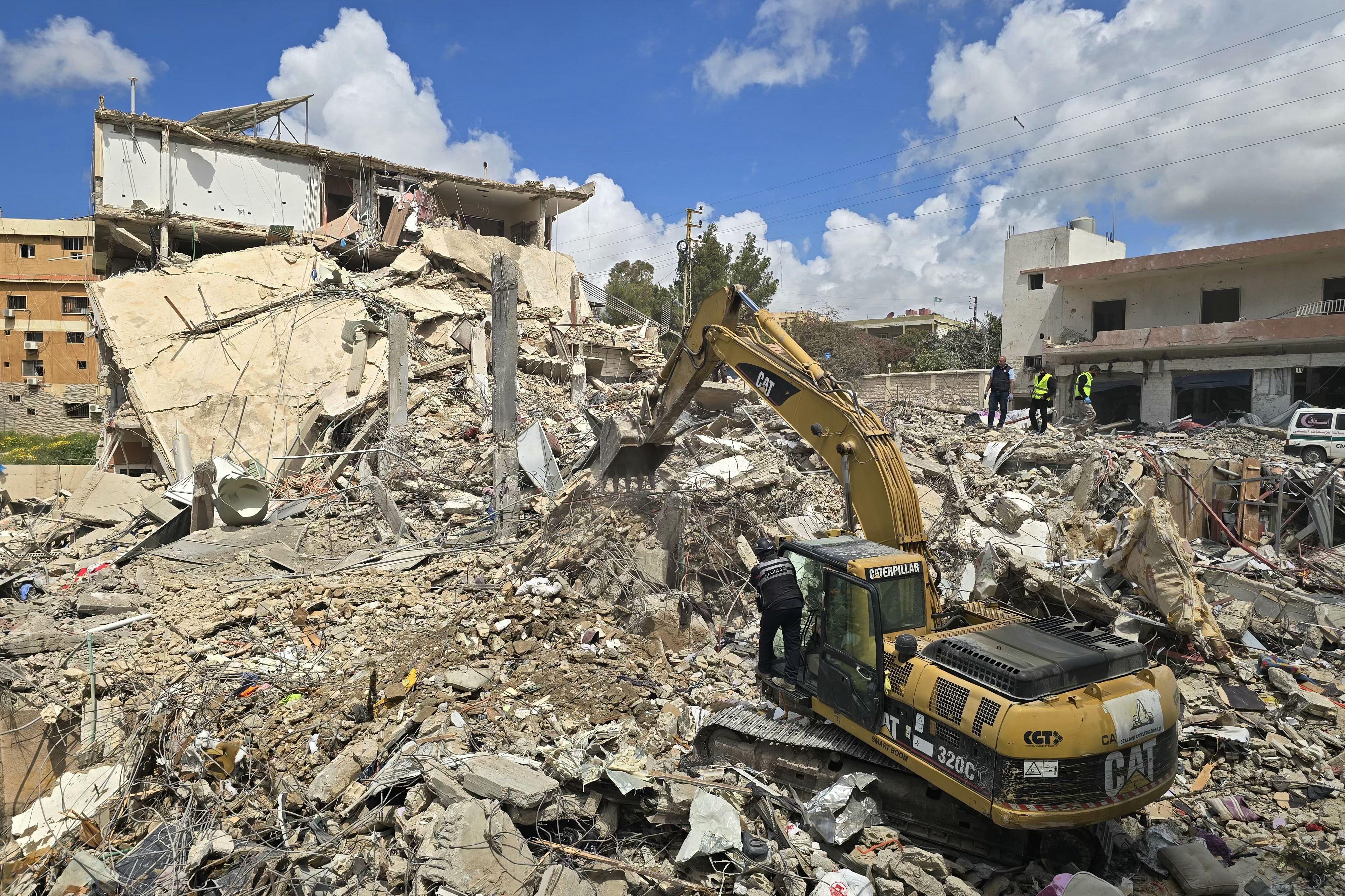 Israel threatens to strike Lebanese infrastructure