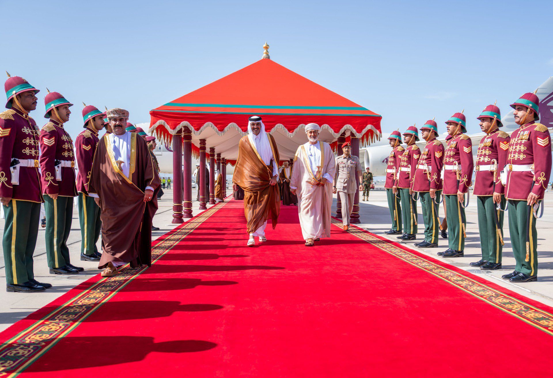 Qatari Emir visits Oman, holds talks with Sultan Haitham