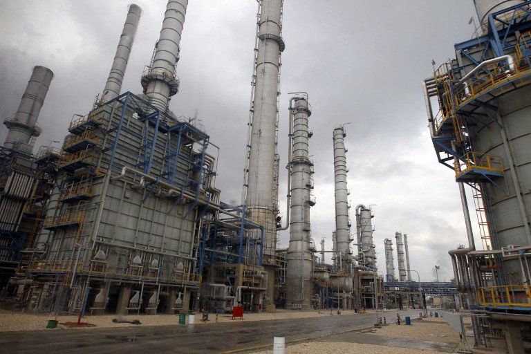 إسرائيل تضرب أكبر منشأة بتروكيماويات في إيران