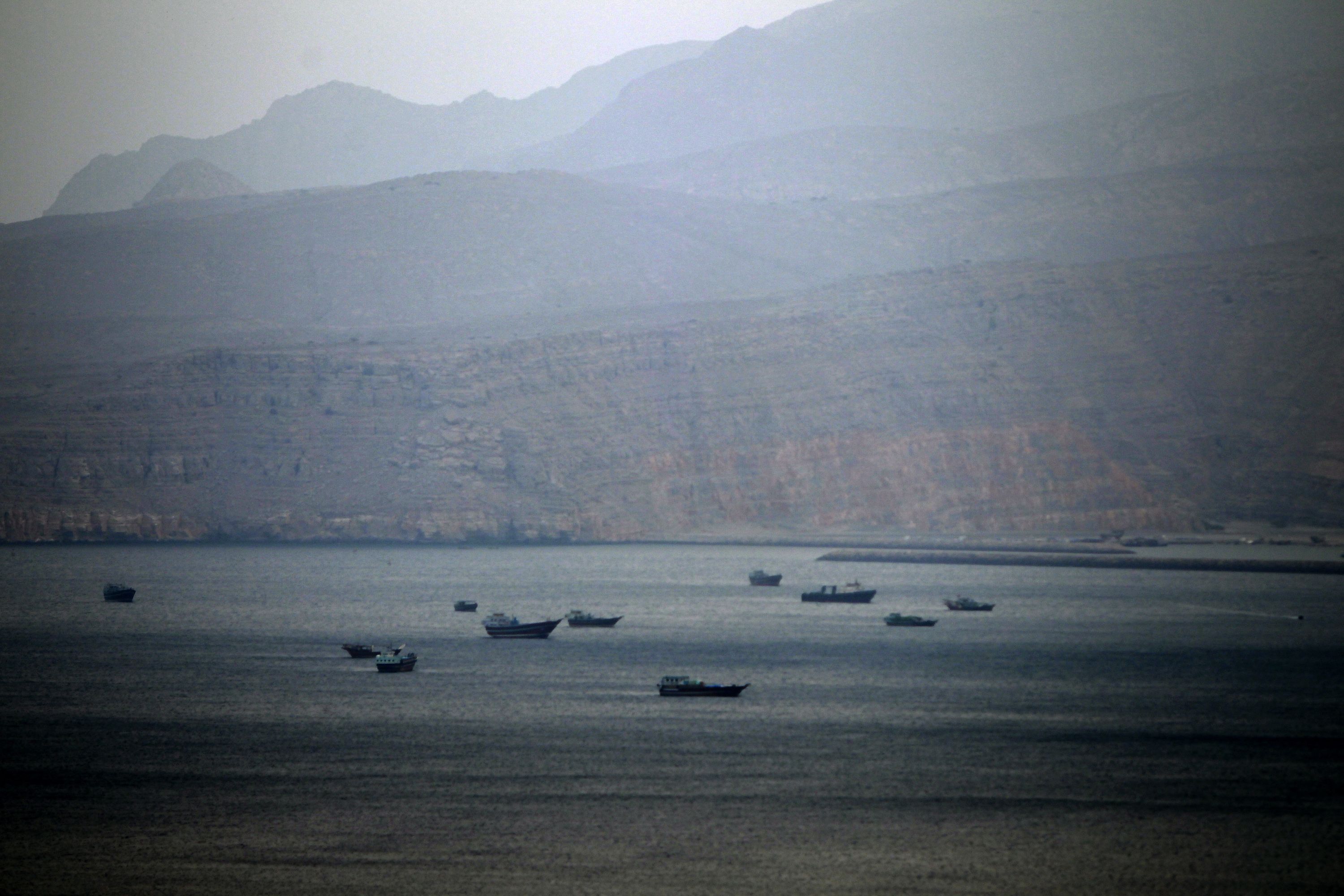 الولايات المتحدة تدفع إيران نحو المحادثات بشأن هرمز والبرنامج النووي