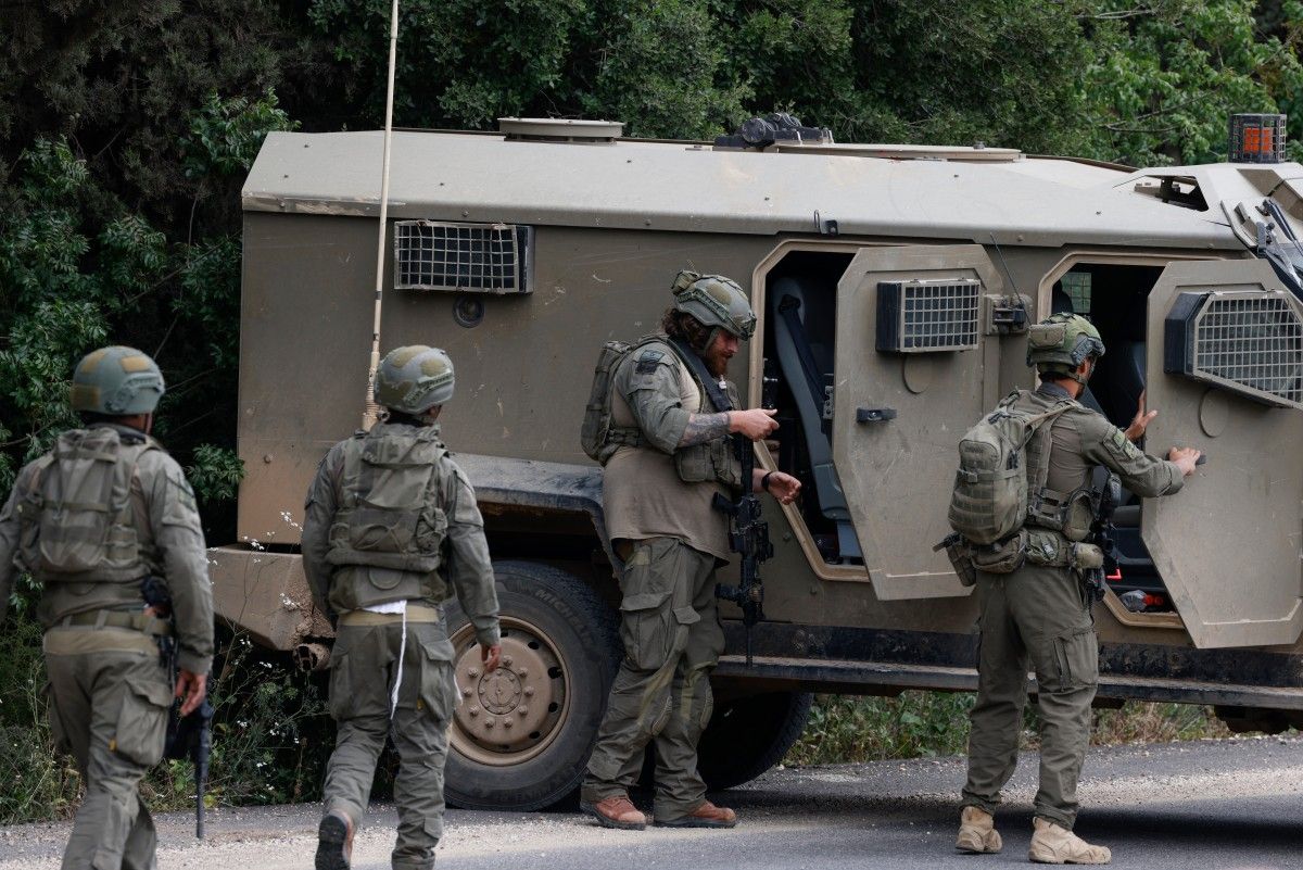 Israel plans military zone near Litani