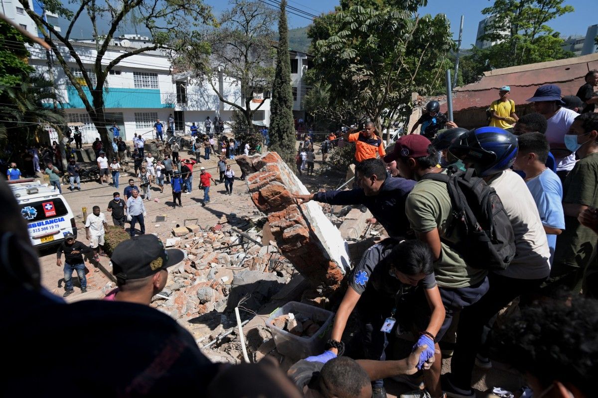 74 killed as 7.4-magnitude earthquake devastates western Colombia