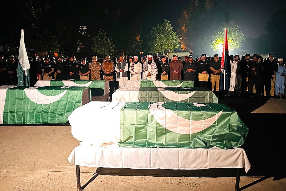 17 قتيلاً في تفجير انتحاري خارج مركز الشرطة في سوات الباكستانية 17 قتيلاً في تفجير انتحاري خارج مركز الشرطة في سوات الباكستانية