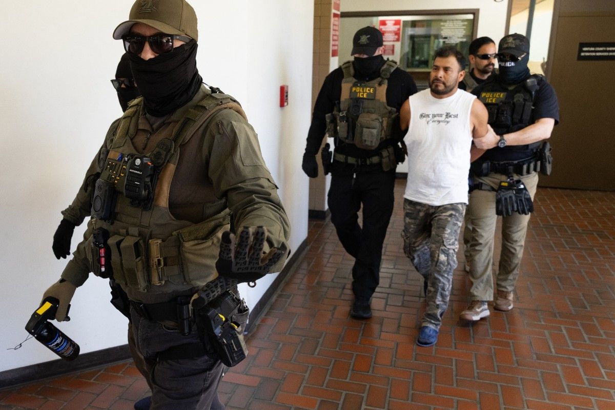 ICE agents to have electric shock gloves