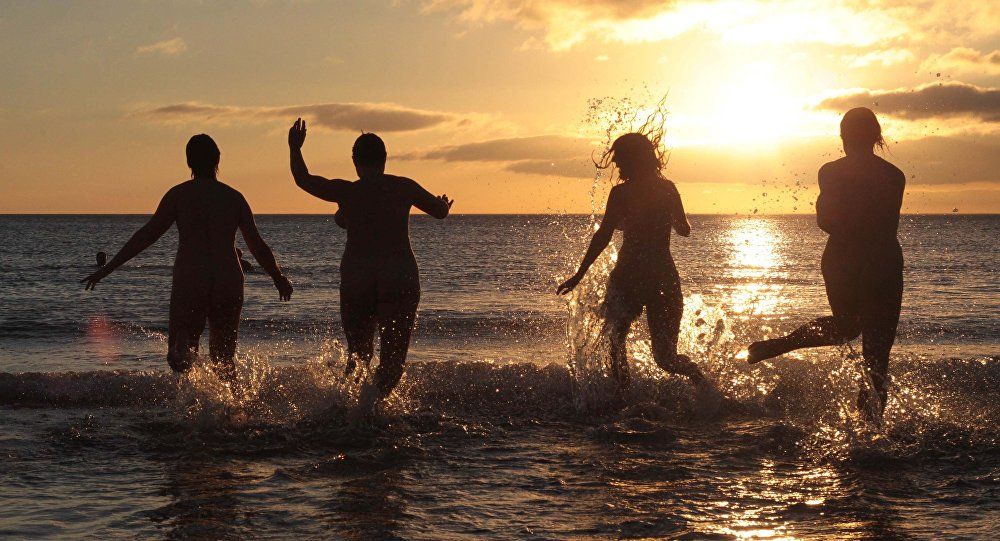 Thousands of Irish Women Earn New Guinness World Record for Largest