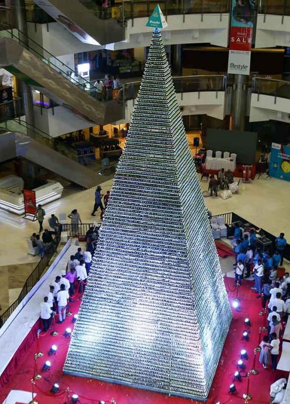 India Breaks World Record With Largest Tower of Cupcakes Al Bawaba