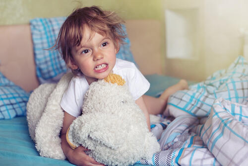 صرير الأسنان الليلي عند الأطفال الأسباب العلاج البوابة