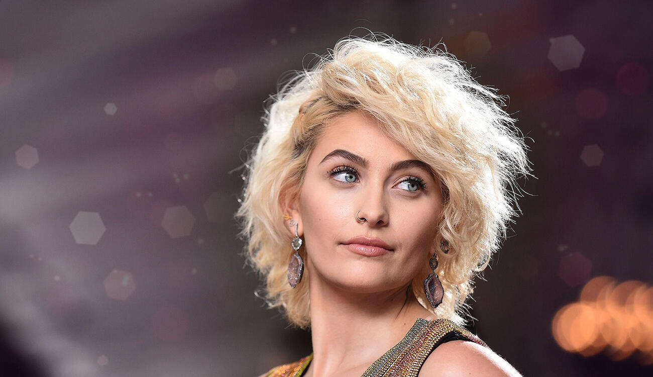 باريس جاكسون بـ"إطلالة الطاووس" (صور) | البوابة