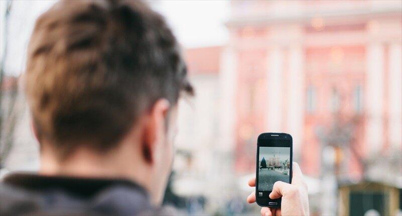 الإمارات تغرم 500 000 درهم و السجن لمدة عام واحد عقوبة تصوير الأشخاص دون إذنهم البوابة