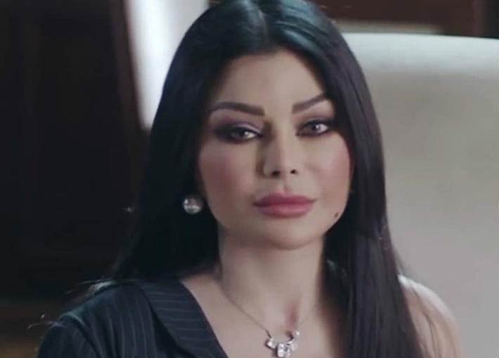 صورة حميمية تجمع هيفاء وهبي بمدير أعمالها.. والجمهور