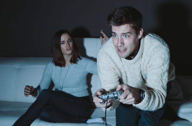 12 تصرف تظهر أن الشريك لا يحبك