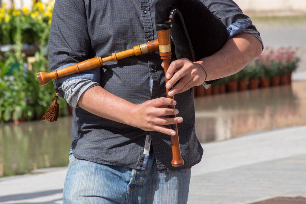 Lebanese Palestinians Play Bagpipes to Preserve Tradition Al Bawaba
