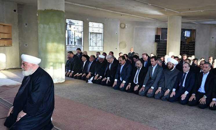 بشار الاسد يؤدي صلاة عيد الأضحى في مسجد بداريا | البوابة