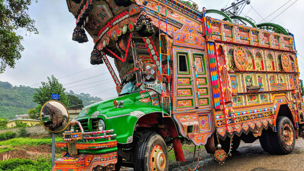 What Exactly is Truck Art in Pakistan? | Al Bawaba