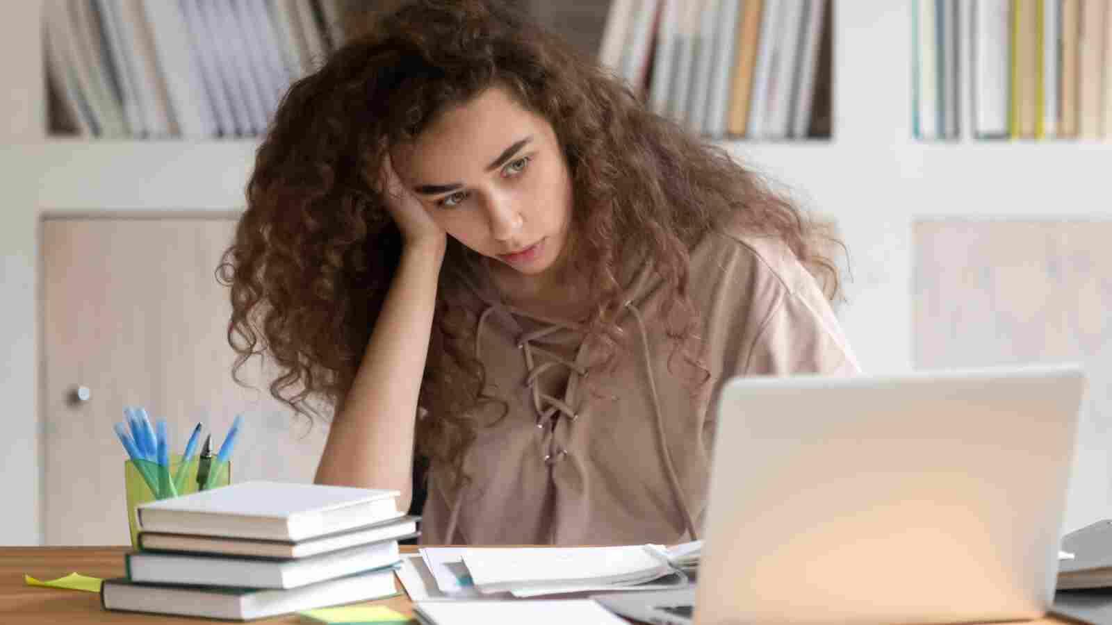 أسباب الخمول والتعب وطرق العلاج البوابة