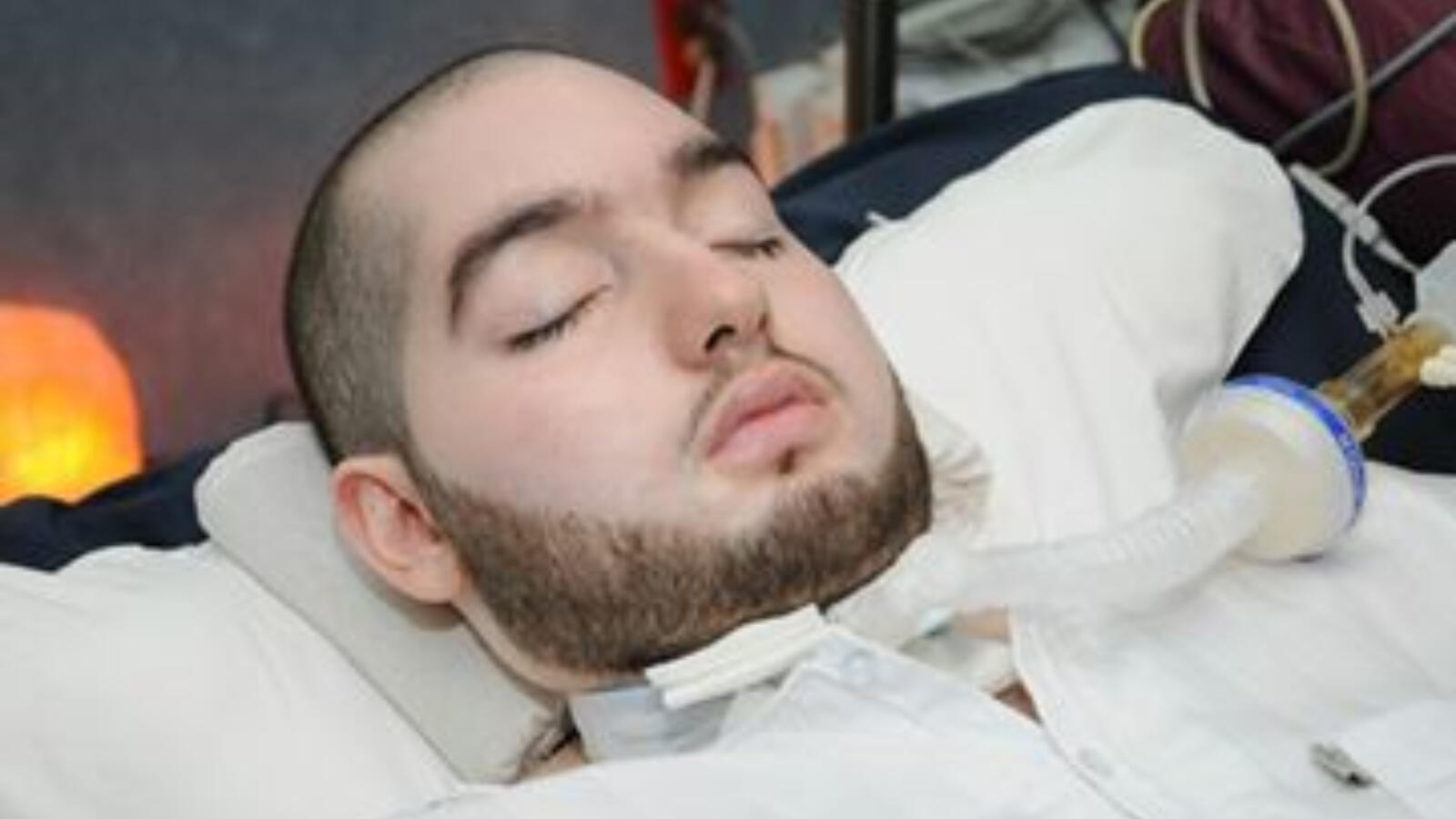 الأمير النائم يُكمل عامه الـ 30.. قضى 13 عامًا منهم في ...