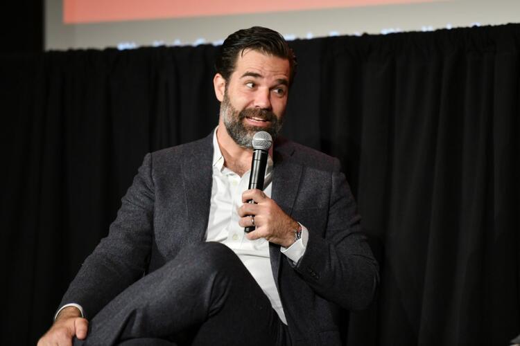 Rob Delaney Celebrates 20 Years of Sobriety Al Bawaba