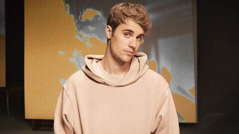 Justin Bieber Posts a Picture Showing His Pockmarked Skin 