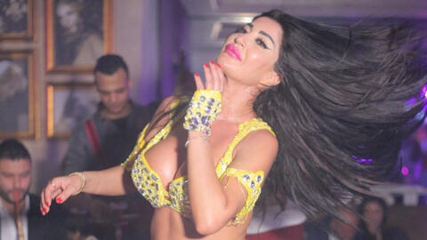Yallah Shake It! Belly Dancer Samaher Dances on Car Roofs in Lebanon Protests! Watch