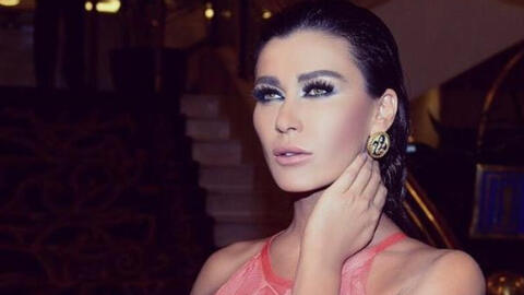 Nadine Alrassi Announces Her Engagement & Gets a Kiss From Hubby at the Mall! Watch