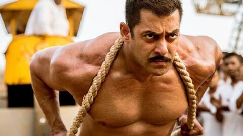 What Would You Do If You Were in Her Shoes? Salman Khan Wipes His Sweat With Sonam Kapoor's Shawl! Watch