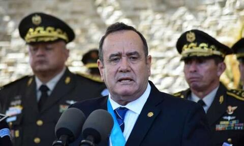 فيروس كورونا يقترب من رئيس غواتيمالا