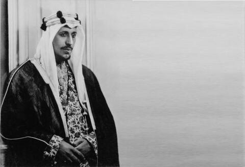 طول الملك السعودي الذي تعدى المترين دفع 