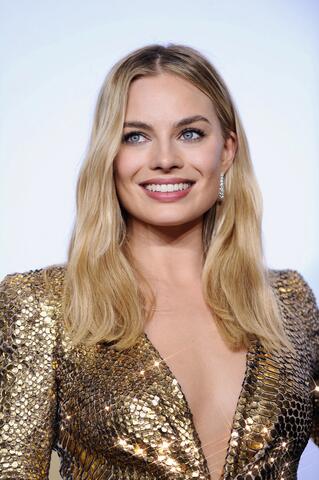 Margot Robbie Wants to Bring 'Poison Ivy' Into The DC Extended Universe 