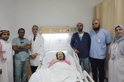 الفنان السعودي خالد سامي يخضع لعملية زراعة كبد ناجحة وزوجته تكشف التفاصيل