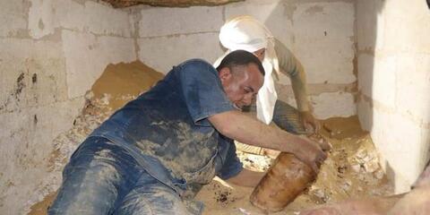 Ancient Tomb of The Supervisor of The Royal Treasury 'Badi Est' Discovered in Egypt