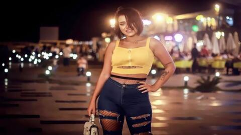 ريم مصطفى تتلقى ضربة على مؤخرتها من رامز جلال وتغادر اللعبة!